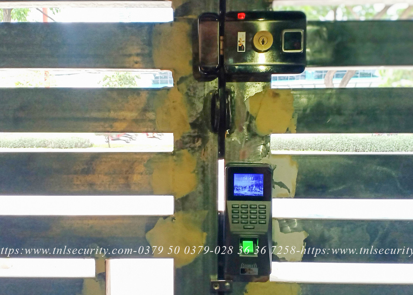 Lap-cong-trinh-khoa-van-tay-gia-re-cho-nha-tro-tai-quan-12